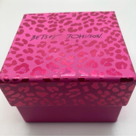 BETSEY JOHNSON SET Crystal Rainbow Necklace & Crystal Heart Earrings in Box NWT - Picture 3 of 4